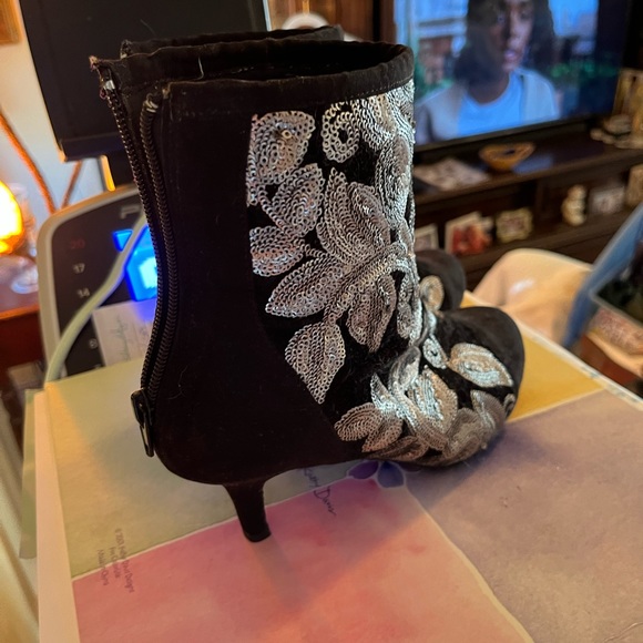 Joan Boyce size 7 black and silver metallic cute very good shape - Picture 2 of 10